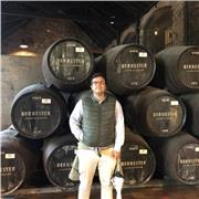Profesor titulado en química y enología, con la de 4 años de experiencia.